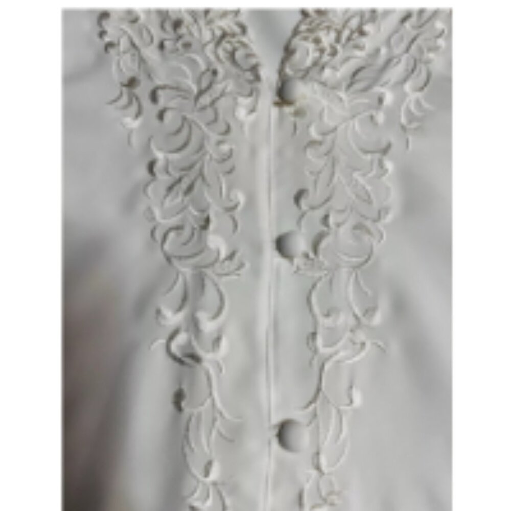 Christie & Jill Blouse Top Women Size 10 Embroidered Scalloped White Button Up - Picture 7 of 8